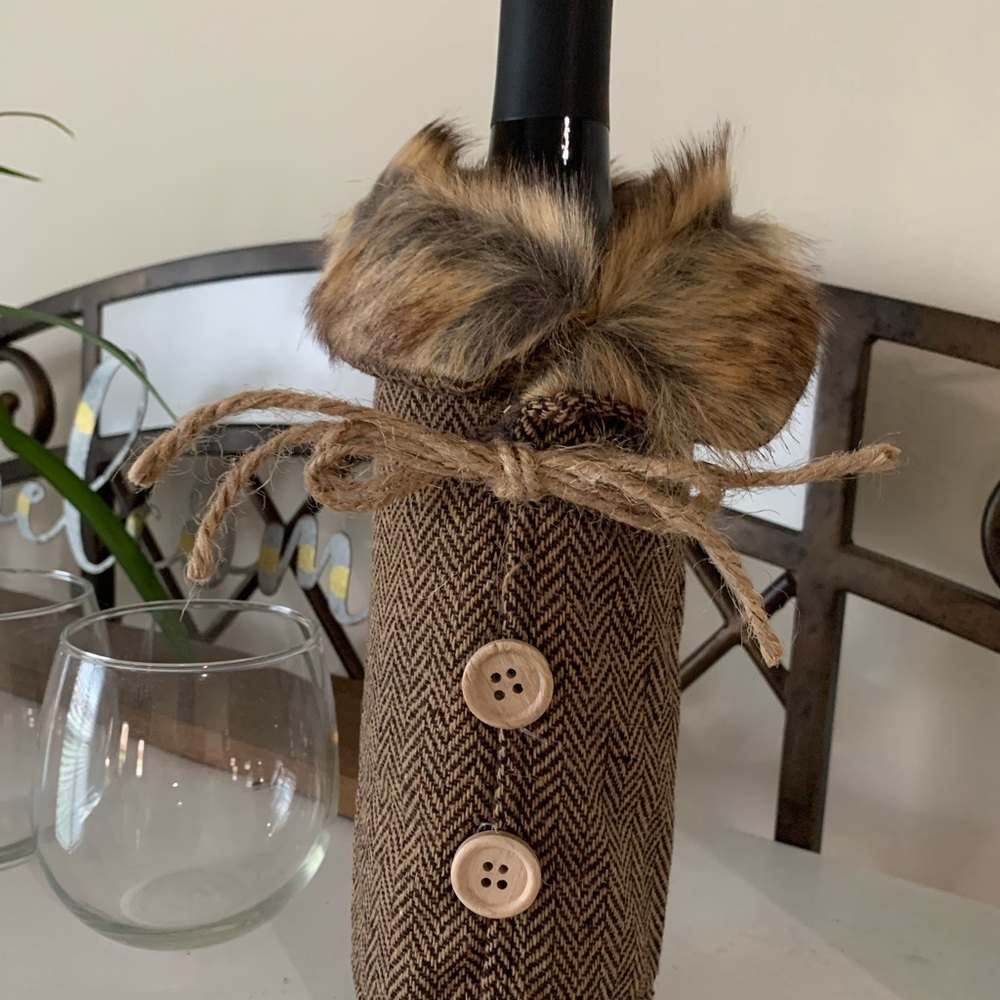 Christmas holiday wine bottle jacket.